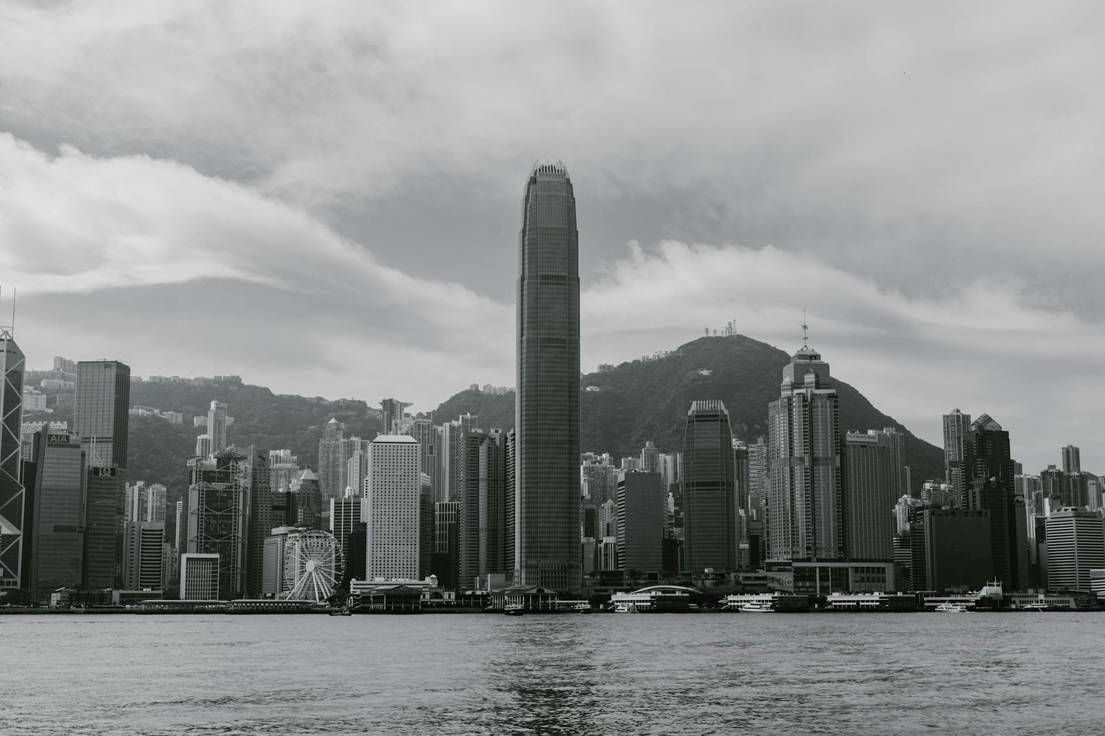 香港莎莎Sasa必買CP值評測｜2026花這個錢值不值得