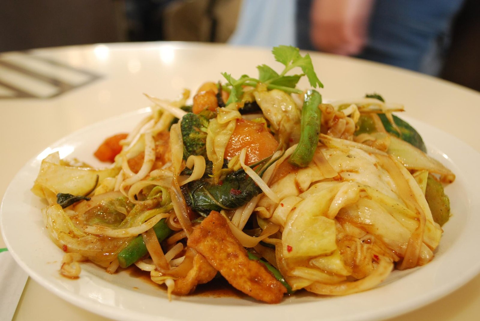 曼谷夜市美食必吃優缺點2026全紀錄｜內行才知道的眉角