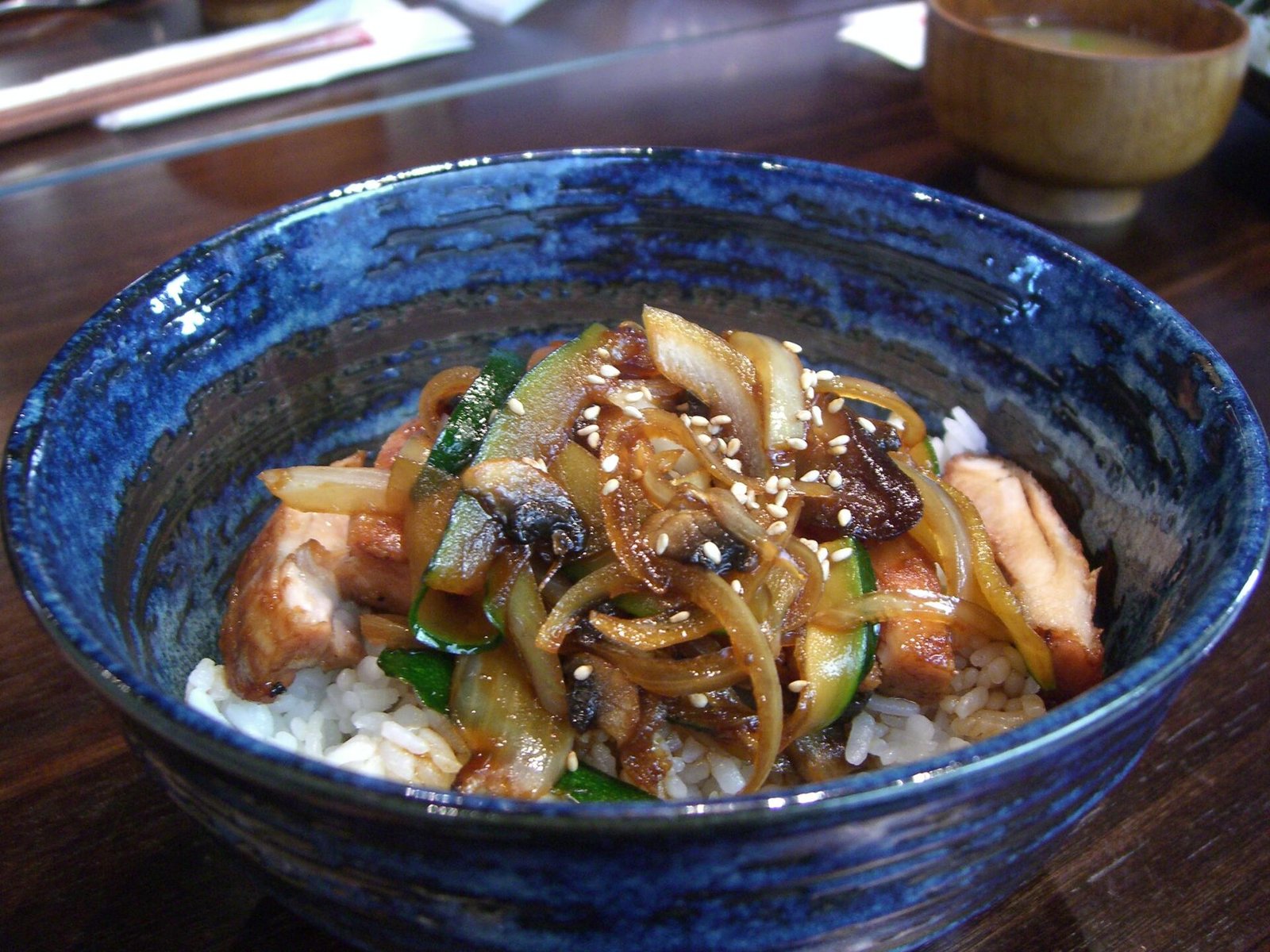 弘大必吃美食推薦2026|豬腳烤腸醬蟹完整清單 弘大必吃美食推薦2026|豬腳烤腸醬蟹完整清單