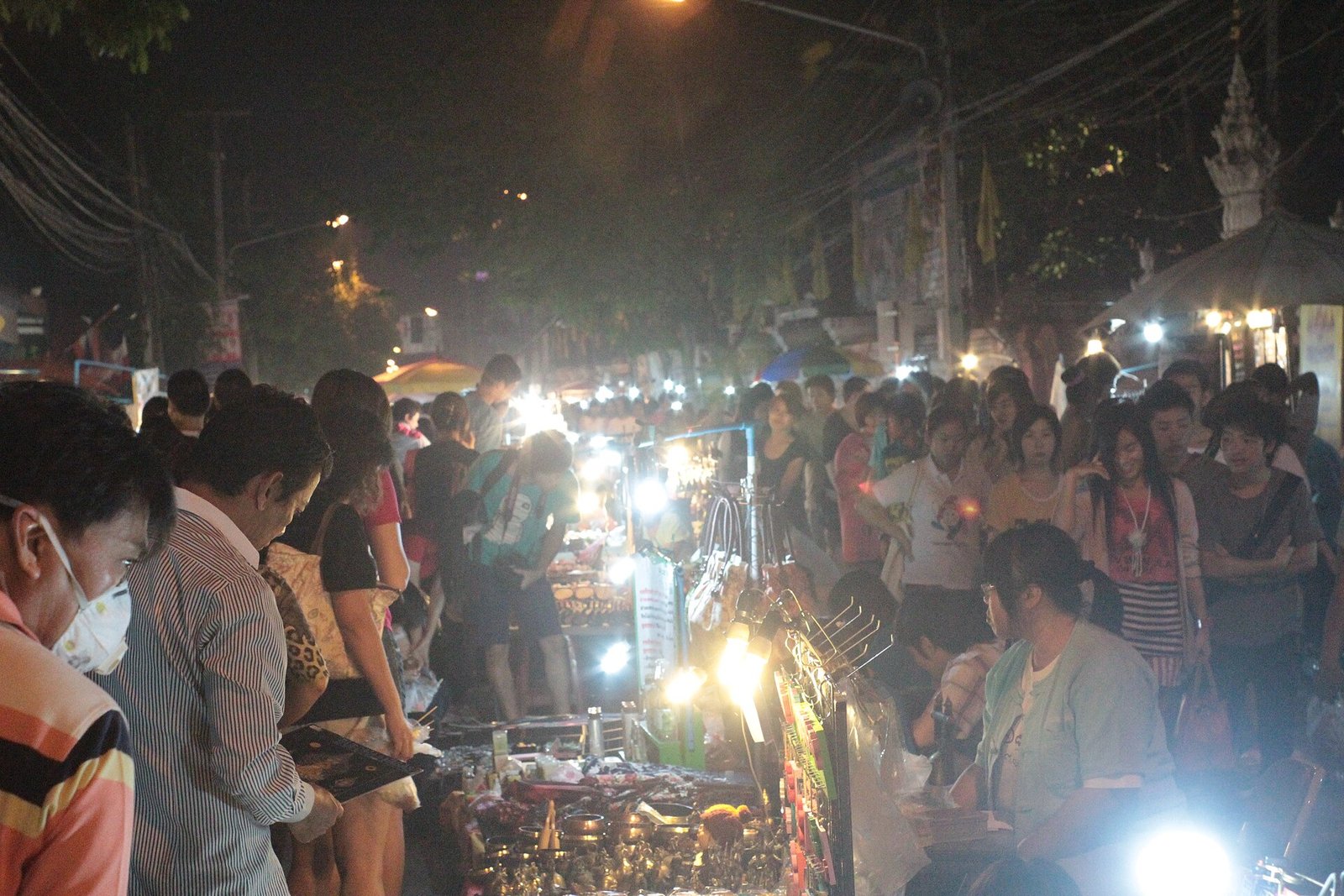 清邁週日夜市口袋名單2026|當地人推薦的私房路線 清邁週日夜市口袋名單2026|當地人推薦的私房路線